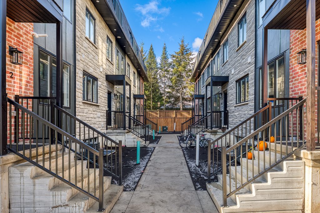 Windermere Annex townhome courtyard