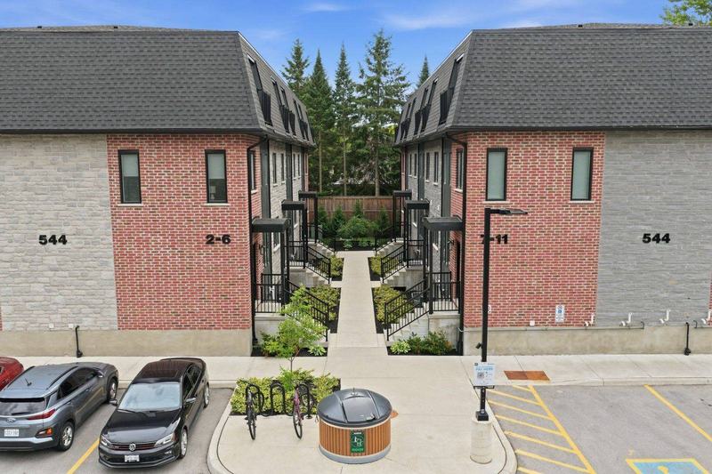 Courtyard entrance at Windermere Annex